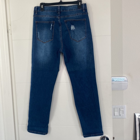 Distressed Jeans - Large Stretch - Picture 3 of 5